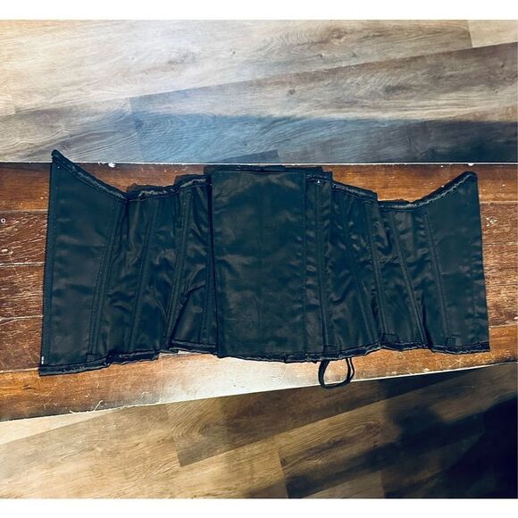 Daisy corsets womens Lavish Red W/Black Lace Overlay Mini Cincher Corset - Picture 5 of 9